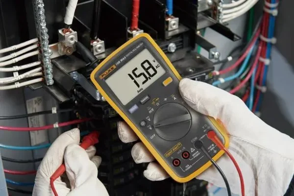 Fluke 15B MAX Economical Digital Multimeter