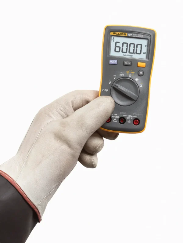 Fluke 107 Palm-sized, CAT III Digital Multimeter